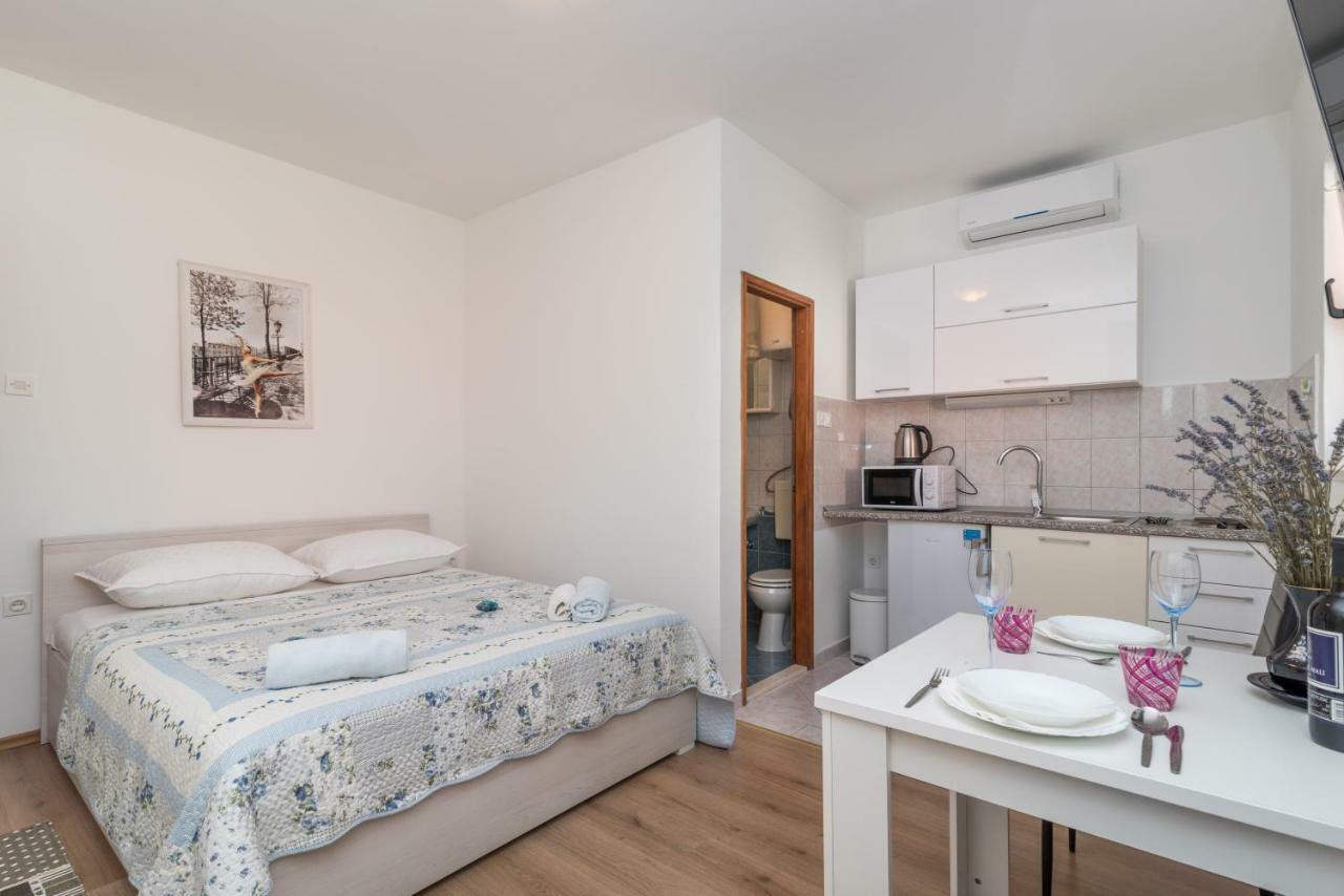 Studio Apartment Coce โตรกีร์ ภายนอก รูปภาพ